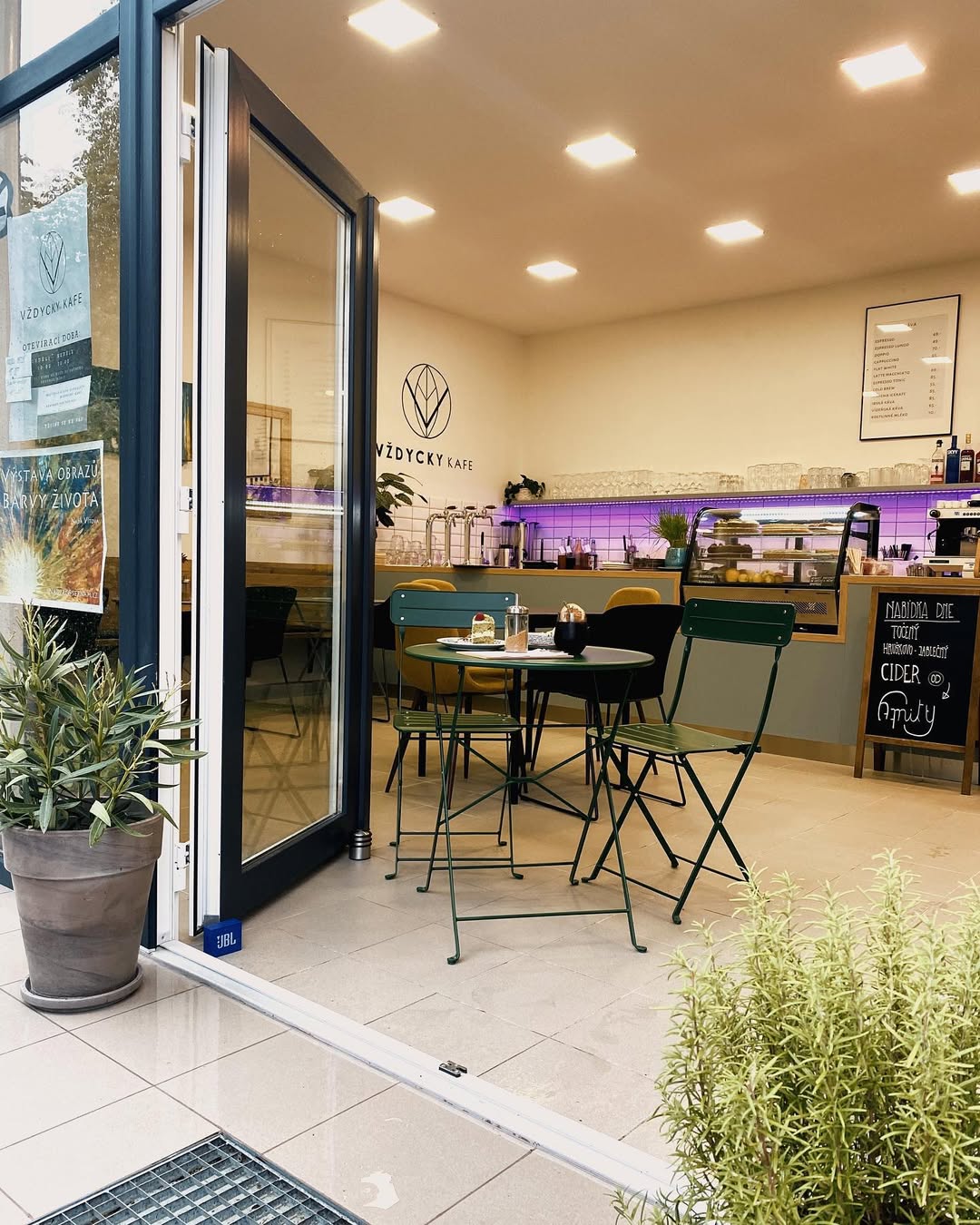 interier v kavárně Vždycky kafe